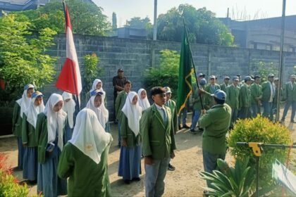 Pelantikan Pimpinan Komisariat IPNU IPPNU SMK Ma'arif Wringinanom Gresik. Foto: dok PK IPNU IPPNU SMK Ma'arif Wringinanom/NUGres