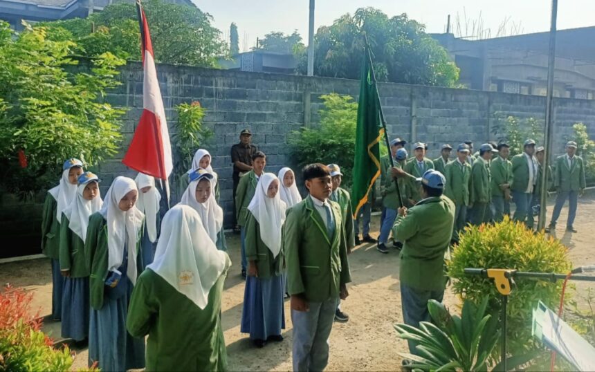 Pelantikan Pimpinan Komisariat IPNU IPPNU SMK Ma'arif Wringinanom Gresik. Foto: dok PK IPNU IPPNU SMK Ma'arif Wringinanom/NUGres