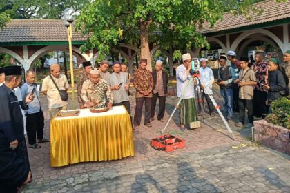 Lembaga Takmir Masjid Nahdlatul Ulama (LTMNU) Cabang Gresik menggelar Bimbingan Arah Kiblat dan Penyembelihan Hewan Qurban, Kamis (23/5/2024). Foto: dok PC LTMNU Gresik/NUGres