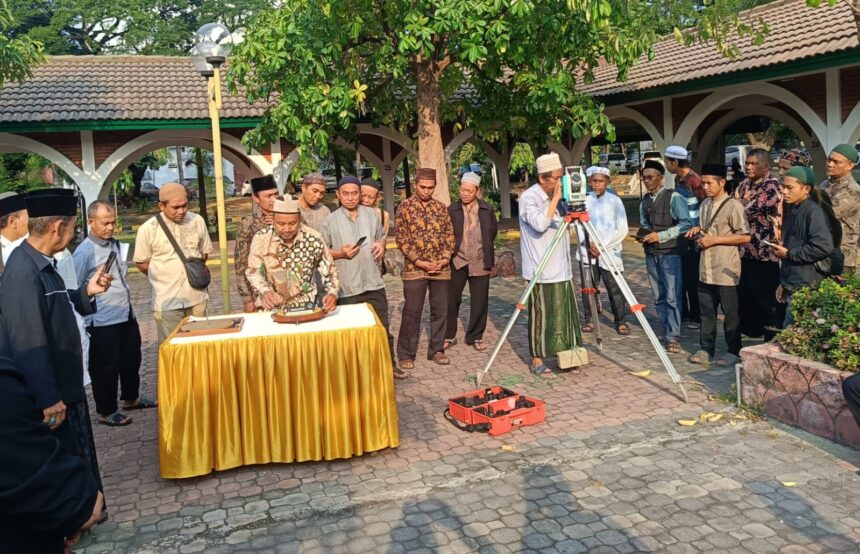 Lembaga Takmir Masjid Nahdlatul Ulama (LTMNU) Cabang Gresik menggelar Bimbingan Arah Kiblat dan Penyembelihan Hewan Qurban, Kamis (23/5/2024). Foto: dok PC LTMNU Gresik/NUGres