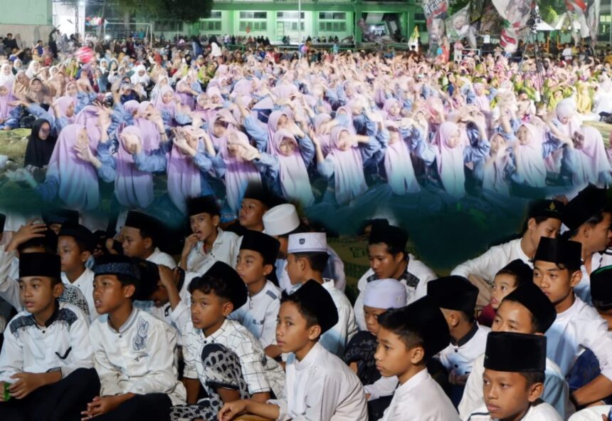 Ribuan orang hadir dan menyaksikan rangkaian Pelantikan Ranting NU Tebuwung yang dirangkai dengan Halal Bihalal dan Tebuwung Bersholawat, Selasa (7/5/2024) malam. Foto: dok PRNU Tebuwung/NUGres