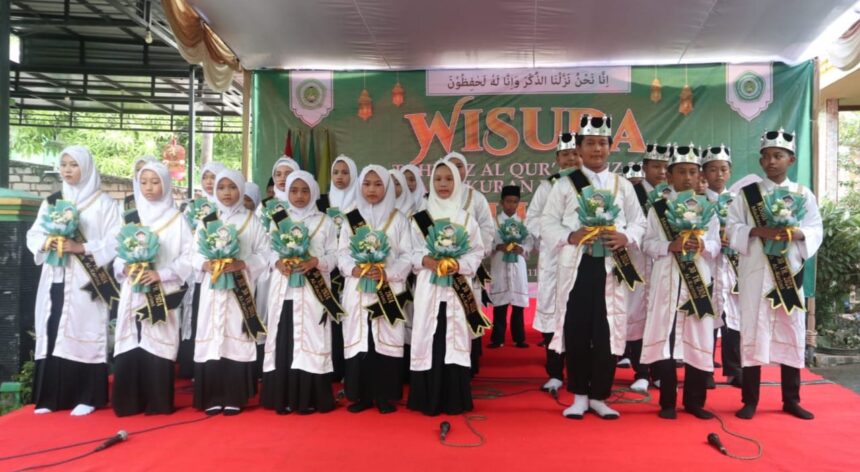 MI Al Karimi Gresik Gelar Wisuda Tahfidz Al Qur'an dan Tasyakuran Kelulusan Tahun 2023 - 2024, Selasa (11/6/2024). Foto: dok MI Al Karimi/NUGres