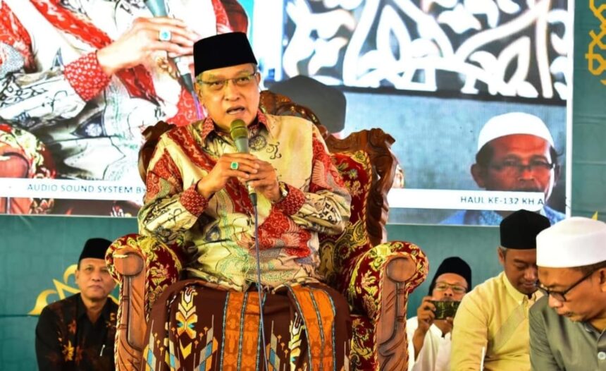 Prof Dr KH Said Aqil Siroj MA saat menyampaikan tausiyah di Haul ke-132 almaghfurlah KH Abdul Karim Tebuwung Dukun Gresik, Jumat (21/6/2024). Foto: Syafik Hoo/NUGres