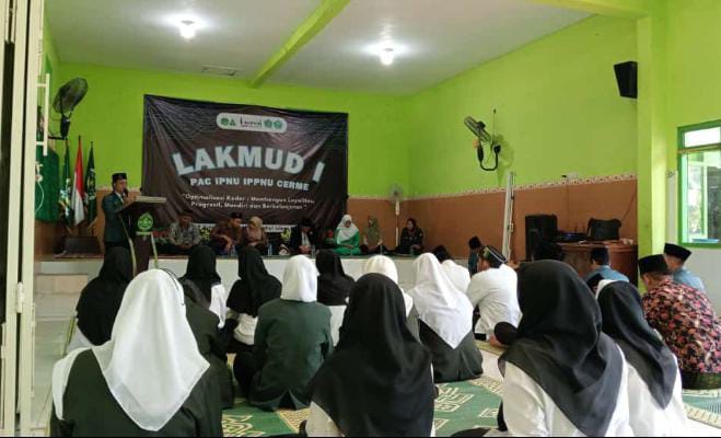 Waka Kaderisasi PAC IPNU IPPNU Cerme M. Husnul Khuluq dalam sambutan pembukaan. Foto: dok PAC IPNU IPPNU Cerme/NUGres