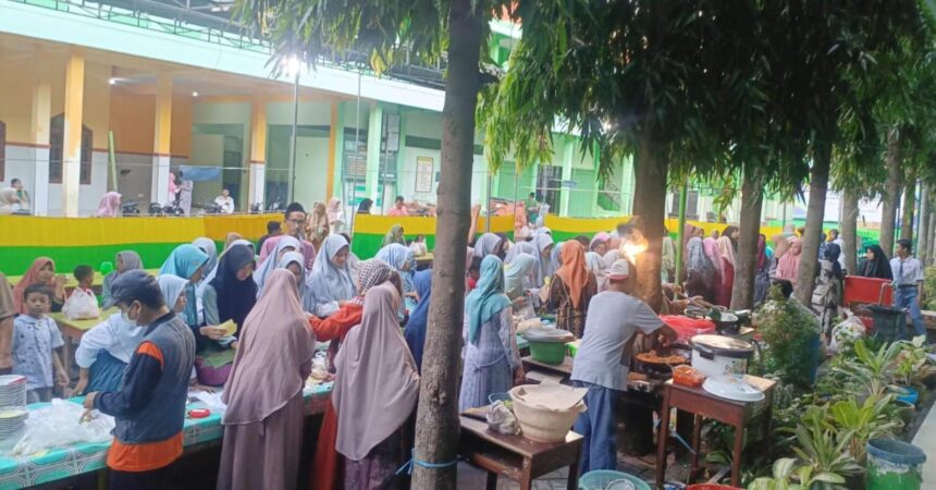 Suasana Bazar Nusantara 2024 di YPI Nusantara Mojopuro Wetan Bungah, Sabtu (8/6/2024) kemarin. Foto: Ahmad Mubarok/NUGres