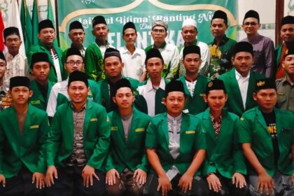 Di sela Lailatul Ijtima' NU Ranting Ngepung, Jumat (5/7/2024) Pimpinan Ranting (PR) GP Ansor Ngepung Kedamean periode 2023-2025 dilantik menjadi pusat perhatian. Foto: dok PR GP Ansor Ngepung/NUGres