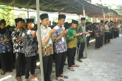 Ratusan peserta mengikuti Makesta Raya yang diselenggarakan Pimpinan Anak Cabang (PAC) IPNU IPPNU Bungah sukses menyelenggarakan Makesta Raya pada 4-5 Juli 2024. Foto: dok PAC IPNU IPNU IPPNU Bungah/NUGres