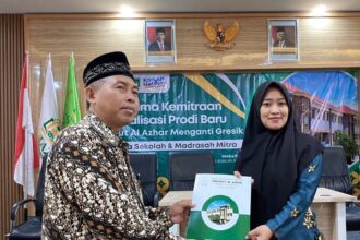 Wujudkan komitmen perkuat pengabdian dalam pendidikan, kampus Institut Al-Azhar (ISTAZ) Menganti Gresik melakukan MoU bersama sekolah dan madrasah di wilayah Gresik Selatan, Kamis (25/7/2024). Foto: dok ISTAZ Gresik/NUGres