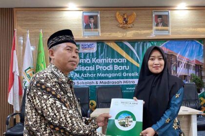 Wujudkan komitmen perkuat pengabdian dalam pendidikan, kampus Institut Al-Azhar (ISTAZ) Menganti Gresik melakukan MoU bersama sekolah dan madrasah di wilayah Gresik Selatan, Kamis (25/7/2024). Foto: dok ISTAZ Gresik/NUGres