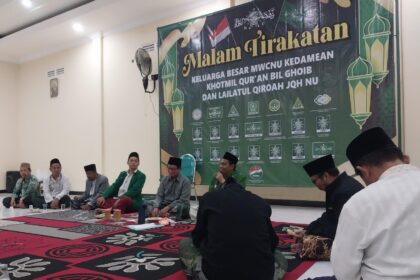 Rajut silaturahmi guna mengokokohkan perkhidmatan secara berjamaah, MWCNU Kedamean menggelar malam tirakatan Rabu 17 Juli 2024 di Kantor MWCNU Kedamean. Foto: dok MWCNU Kedamean/NUGres
