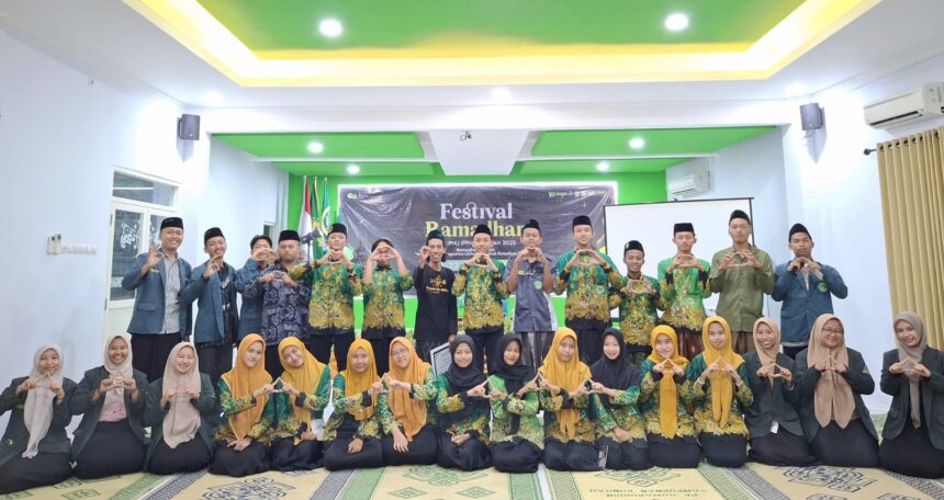 Ngabuburit Media Pengenalan Jurnalistik Dasar menjadi rangkaian kegiatan Festival Ramadan 2025 yang diselenggarakan oleh Pimpinan Anak Cabang (PAC) IPNU IPPNU Bungah. Foto: dok PAC IPNU IPPNU Bungah/NUGres