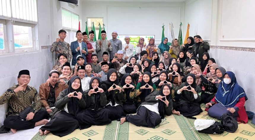 Penuh keakraban dan kebersamaan, Pimpinan Cabang (PAC) IPNU IPPNU Gresik sukses selenggarakan Taaruf dan Peringatan Nuzulul Qur'an, Rabu (26/3/2025). Foto: dok PAC IPNU IPPNU Gresik/NUGres