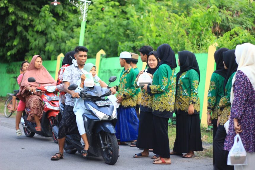 Merayakan Harlah (Hari Lahir) dengan kebersamaan, IPNU IPPNU Gumeno, Kecamatan Manyar Gresik, berbagi takjil dan doa bersama. Foto: dok PR IPNU IPPU Gumeno/NUGres