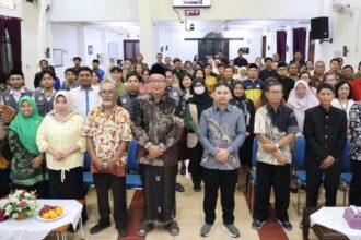 Kebersamaan lintas iman, GKJW dan GUSDURian Gresik berkolaborasi rayakan tradisi kupatan dengan semangat keberagaman, Jumat (11/4/2025). Foto: dok GUSDURian Gresik/NUGres