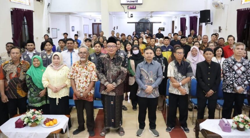 Kebersamaan lintas iman, GKJW dan GUSDURian Gresik berkolaborasi rayakan tradisi kupatan dengan semangat keberagaman, Jumat (11/4/2025). Foto: dok GUSDURian Gresik/NUGres