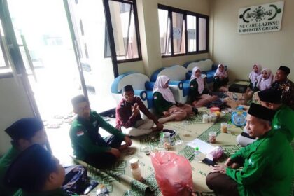 Pertemuan sederhana penuh kebersamaan. Pengurus Lazisnu MWCNU Kebomas Gelar Halal Bihalal Syawal 1446 Hijriah. Foto: dok Lazisnu MWCNU Kebomas/NUGres