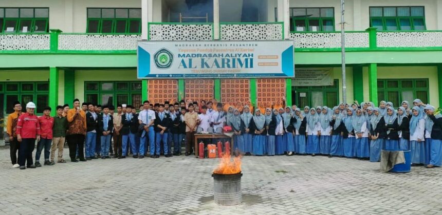MA Al Karimi Tebuwung Dukun Gresik bekali murid kelas akhir dengan Pelatihan K3 Dasar, Kamis (17/4/2025). Foto: dok MA Al Karimi Tebuwung/NUGres