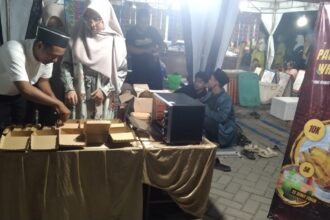 Stan bazar Ubi Cilembu PAC IPNU IPPNU Wringinanom, turut semarakkan Harlah ke-91 GP Ansor yang dihelat PAC GP Ansor Wringinanom selama tiga hari, diawali Apel Kebangsaan Kader Nahdlatul Ulama (NU) se-kecamatan Wringinanom pada Jum'at (18/4/2025). Foto: dok PAC IPNU IPPNU Wringinanom/NUGres