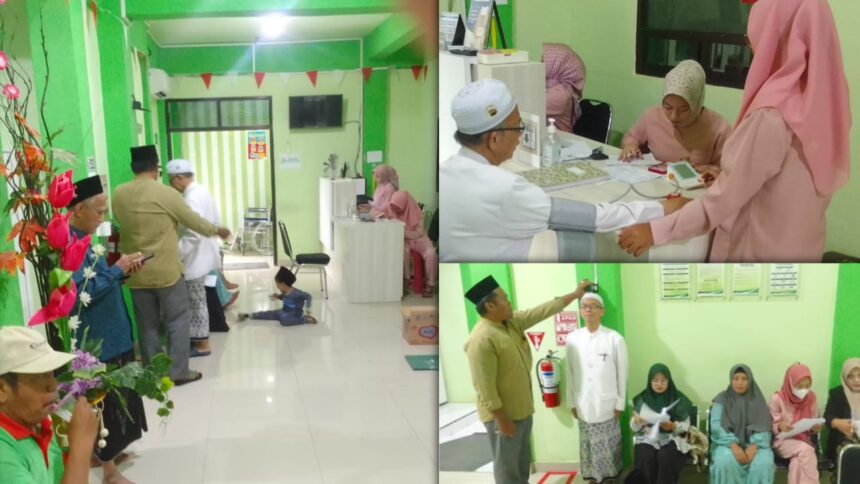 Sejumlah pasien memanfaatkan pemeriksaan gratis yang digelar oleh Klinik Annahdlah MWCNU Dukun, Rabu (16/4/2025). Foto: Syafik Hoo/NUGres