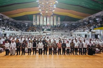 Sebanyak 1.813 Calon Jamaah Haji (CJH) asal Kabupaten Gresik mengikuti bimbingan Manasik Haji Akbar se-Kabupaten di GOR Tri Dharma Petrokimia, Gresik. Foto: ist/NUGres