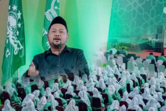 Bupati Gresik H. Fandi Akhmad Yani, S.E., M.MB., (Gus Yani) menyampaikan beberapa pesan saat menghadiri secara langsung prosesi pelantikan pengurus Pimpinan Cabang Fatayat Nahdlatul Ulama Gresik pada masa khidmat 2024 - 2029 pada Kamis 1 Mei 2025. Foto: dok PC Fatayat NU Gresik/NUGres