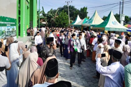 Kelompok Bimbingan Ibadah Haji dan Umrah (KBIHU) Annahdlah MWCNU Dukun Gresik Berangkatkan 16 CJH Gelombang Keempat Tahun 2025, Kamis (22/5/2025). Foto: dok KBIHU Annahdlah MWCNU Dukun/NUGres