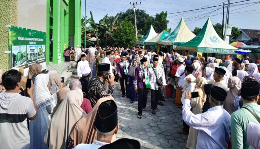 Kelompok Bimbingan Ibadah Haji dan Umrah (KBIHU) Annahdlah MWCNU Dukun Gresik Berangkatkan 16 CJH Gelombang Keempat Tahun 2025, Kamis (22/5/2025). Foto: dok KBIHU Annahdlah MWCNU Dukun/NUGres