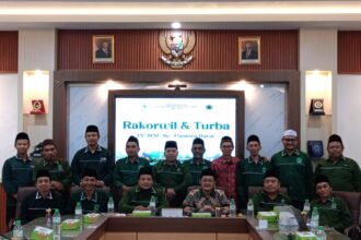 Ketua dan Sekretaris PC ISNU Gresik hadir dalam Rakorwil dan Turba PW ISNU Jatim di Unisda Lamongan, Jumat (9/5/2025). Foto: dok PW ISNU Jatim/NUGres