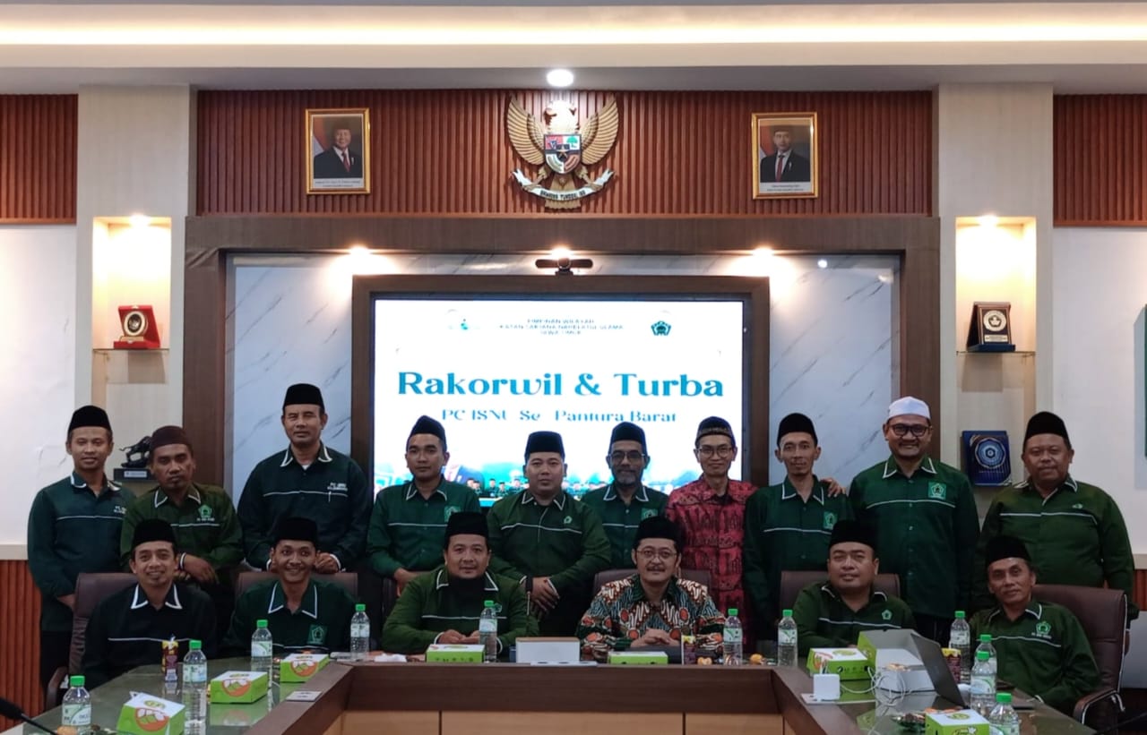 Ketua dan Sekretaris PC ISNU Gresik hadir dalam Rakorwil dan Turba PW ISNU Jatim di Unisda Lamongan, Jumat (9/5/2025). Foto: dok PW ISNU Jatim/NUGres