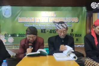 Pembacaan Macapat Serat Sindujoyo pada acara Haul ke-415 Kyai Sindujoyo berlangsung pada Selasa (6/5/2025) malam. Foto: YouTube NUGres Channel