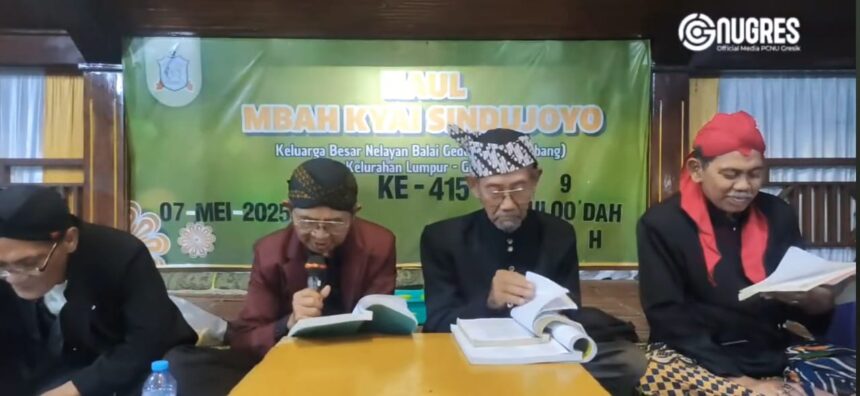 Pembacaan Macapat Serat Sindujoyo pada acara Haul ke-415 Kyai Sindujoyo berlangsung pada Selasa (6/5/2025) malam. Foto: YouTube NUGres Channel