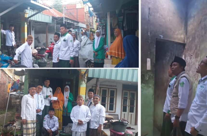 Pengurus Lembaga Amil Zakat Infak dan Sedekah (NU Care Lazisnu) MWCNU Dukun menyerahkan donasi kepada pemilik rumah yang mengalami musibah kebakaran. Penyerahan donasi dilakukan pada Ahad (25/5/2025), bersama pengurus Ranting Lazinu dan pengurus Pimpinan Ranting Fatayat NU Sembungan Kidul, Dukun. Foto: dok NU Care Lazisnu MWCNU Dukun/NUGres