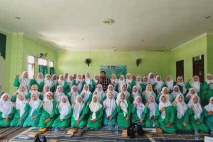 Sukses gelar Pelatihan Mars dan Hymne Fatayat NU, Pimpinan Anak Cabang Fatayat NU Menganti bakal meriahkan Puncak Harlah ke-75 dengan Lomba Antar Ranting. Foto: dok PAC Fatayat NU Menganti/NUGres