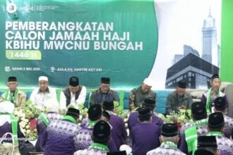 Ratusan Calon Jamaah Haji (CJH) dari KBIHU MWCNU Bungah mengikuti prosesi pelepasan dan pemberangkatan pada Senin dini hari (5/5/2025) di Aula KH Hasyim Asy'ari Gedung MWCNU Bungah. Foto: YouTube MWCNU Bungah/NUGres