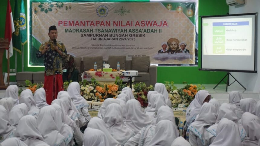 Ratusan murid MTs Assa'adah II Bungah dan pemantapan Foto: ist/NUGres