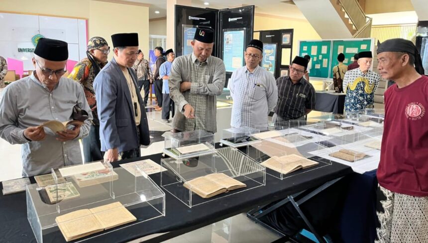 Pameran turats dan arsip NU, kolaborasi manuskripedia dan Universitas Qomaruddin Gresik untuk merawat intelektualitas Islam dan menulis ulang sejarah secara berdaulat, pada 24 - 25 Mei 2025. Foto: dok Manuskripedia/NUGres