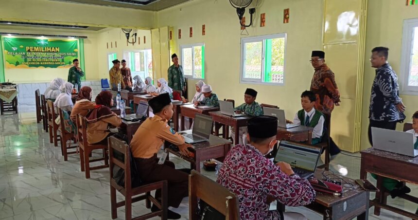 Belasan peserta mengikuti seleksi Pemilihan Pelajar Teladan (PPT 2025) LP Ma'arif MWCNU Kebomas, Sabtu (3/5/2025). Foto: dok LP Ma'arif MWCNU Kebomas/NUGres