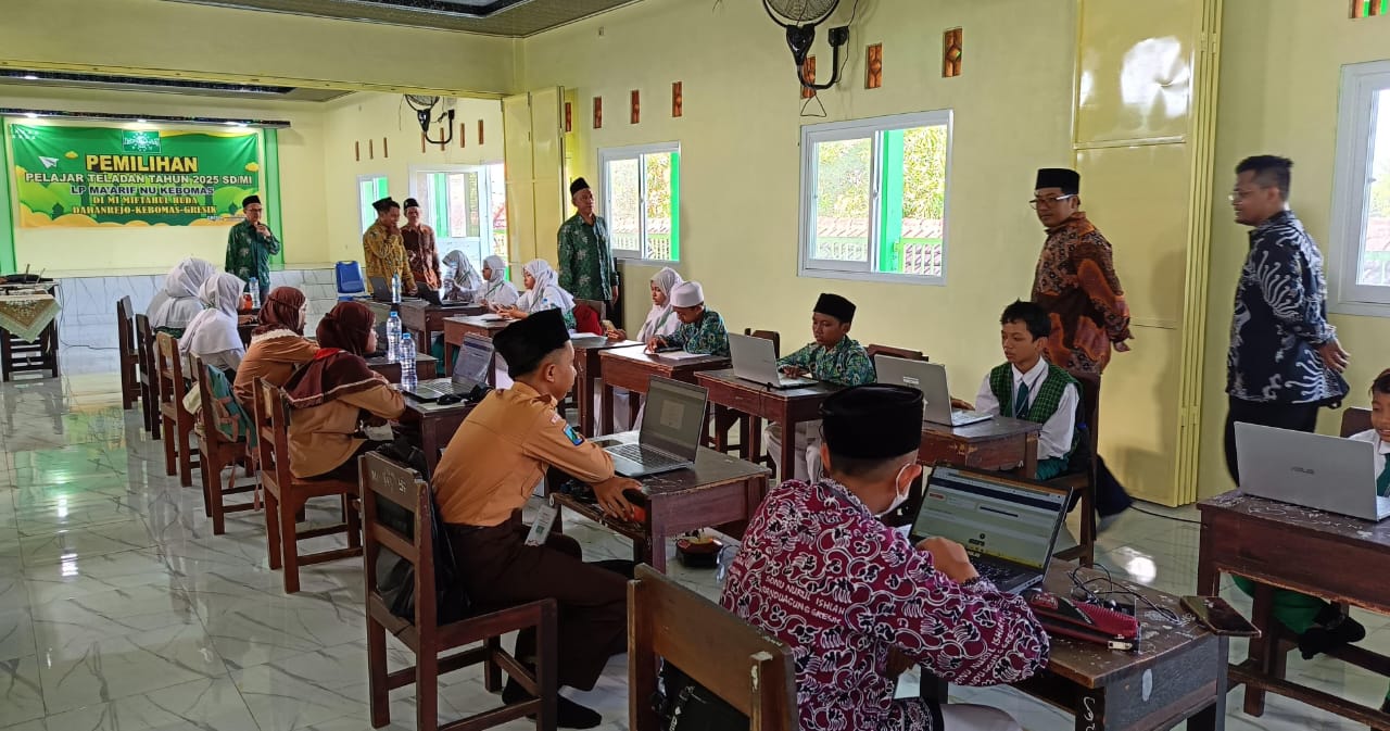 Belasan peserta mengikuti seleksi Pemilihan Pelajar Teladan (PPT 2025) LP Ma'arif MWCNU Kebomas, Sabtu (3/5/2025). Foto: dok LP Ma'arif MWCNU Kebomas/NUGres