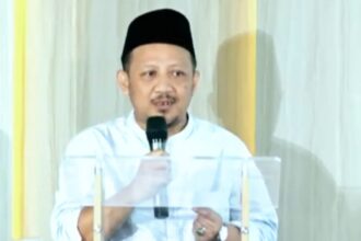 Wakil Ketua Tanfidziyah PWNU Jatim, Dr. H. Ahmad Hakim Jayli saat memberikan Taujihat atau sambutan pengarahan kepada pengurus LTNNU se-Jawa Timur dalam Rakorwil yang diselenggarakan oleh PW LTNNU Jatim, Sabtu (10/5/2025). Foto: YouTube LTNNU JATIM