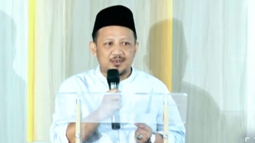 Wakil Ketua Tanfidziyah PWNU Jatim, Dr. H. Ahmad Hakim Jayli saat memberikan Taujihat atau sambutan pengarahan kepada pengurus LTNNU se-Jawa Timur dalam Rakorwil yang diselenggarakan oleh PW LTNNU Jatim, Sabtu (10/5/2025). Foto: YouTube LTNNU JATIM