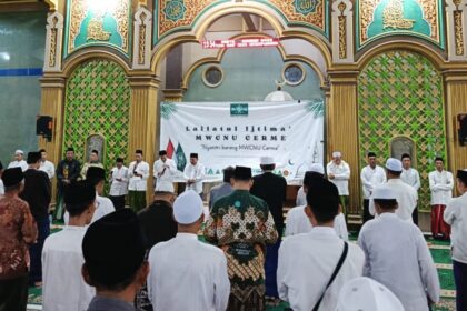MWCNU Cerme telah menggelar kegiatan rutin Lailatul Ijtima’ pada Sabtu 28 Juni 2025 malam, di Masjid Baitussalam, Dusun Betiring, Desa Banjarsari, Kecamatan Cerme. Foto: dok LTN MWCNU Cerme/NUGres