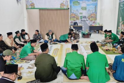 Pimpinan Cabang Gerakan Pemuda Ansor Gresik (PC GP Ansor Gresik) melalui Departemen Ekonomi Kreatif dan UMKM, sukses menyelenggarakan Meet and Greet pada Jumat 13 Juni 2025. Foto: dok PC GP Ansor Gresik/NUGres