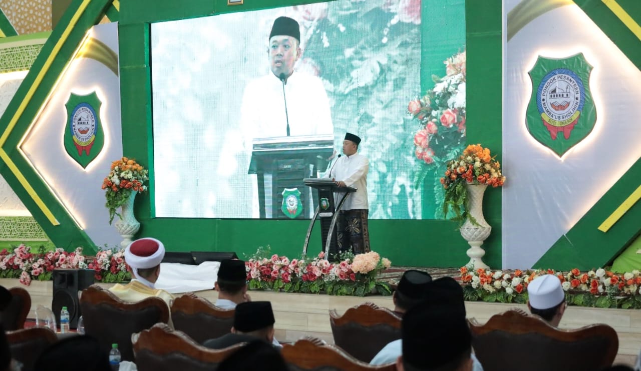 Menteri ATR BPN Nusron Wahid turut menghadiri 50 tahun Pondok Pesantren Mambaus Sholihin, Suci Manyar, Gresik. Foto: dok Al Fikrah Mambaus Sholihin/NUGres