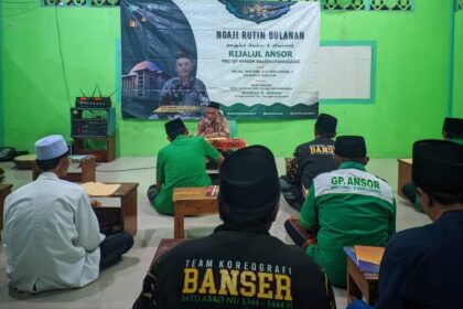 Berlangsung penuh khidmat, anggota Pimpinan Anak Cabang (PAC) Gerakan Pemuda Ansor Balongpanggang pada Jumat (27/6/2025) malam. Foto: dok PAC GP Ansor Balongpanggang/NUGres
