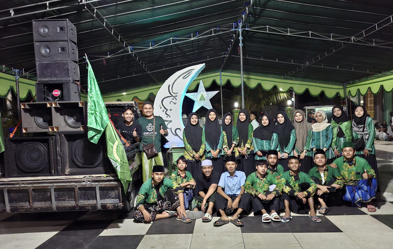 Kader IPNU IPPNU di Ranting Banyuurip Ujungpangkah Gresik kompak ikuti takbir keliling demi syiar. Foto: dok. PR IPNU IPPNU Banyuurip/NUGres