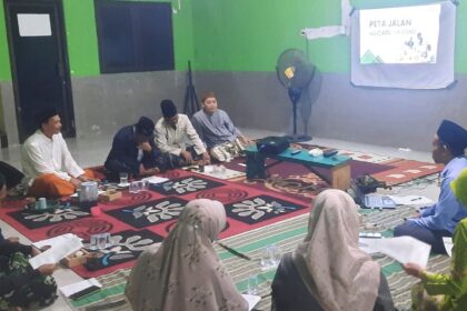 Sosialisasi kepengurusan baru NU Care Lazisnu MWCNU Kedamean serta presentasi strategi maupun program satu semester yang telah diagendakan. Foto: dok MWCNU Kedamean/NUGres