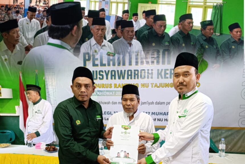 Pengurus Ranting Nahdlatul Ulama (PRNU) Tajungwidoro masa khidmat 2025 - 2030 resmi dilantik pada Ahad (13/7/2025), sekaligus dilangsungkan musyawarah kerja merumuskan program yang menyentuh kebutuhan keumatan. Foto: dok PRNU Tajungwidoro/NUGres