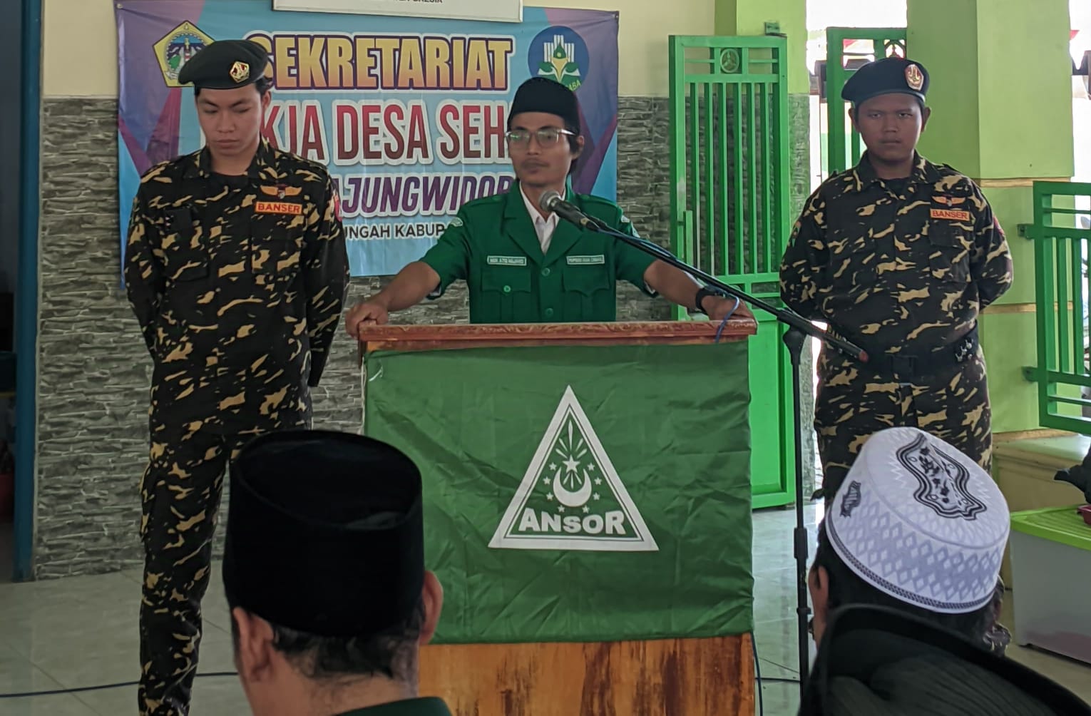 Ketua Pimpinan Ranting GP Ansor Tajungwidoro, Atiq Mujahid, saat menyampaikan orasi kebangsaan. Foto: dok PR GP Ansor Tajungwidoro/NUGres