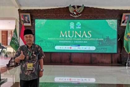Ketua Presidium Cabang Majelis Alumni Ikatan Pelajar Nahdlatul Ulama (MA IPNU) Gresik, Dr. H. Moh. Syafi' Am, S.H., M.H. mengabadikan momen di acara Munas Majelis Alumni IPNU. Foto: ist/NUGres