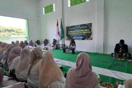 Berkumpul memperingati Maulid Nabi Muhammad Saw, berlangsung pada Jumat (5/9/2025) pagi, Pimpinan Anak Cabang (PAC) sekaligus melaksanakan Sosialisasi Pelaksanaan Rapat Anggota Serentak se-Balongpanggang. Foto: dok PAC Fatayat NU Balongpanggang/NUGres